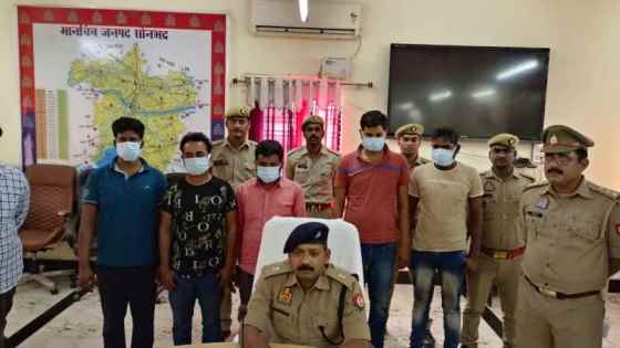 Sonbhadra News:  गांजा तस्करी के अंतरराज्यीय गैंग का खुलासा, पुलिस लाइन में अपर पुलिस अधीक्षक ने किया खुलासा