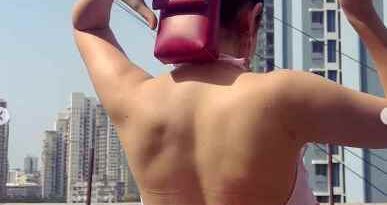 बेहद सेक्सी लग रहीं Uorfi Javed, हाथ की जगह यहां टांगी अपनी पर्स,