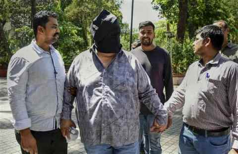 Ipl आईपीएल मैचों में कथित सट्टेबाजी का मामला, Amruta Fadnavis को रिश्वत देने की थी कोशिश