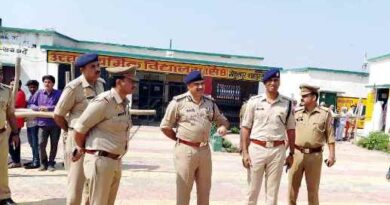 Muzaffarnagar News: मतदान केंद्रों पर पहुंचकर लिया एडीजी राजीव सभरवाल व्यवस्थाओं का जायजा