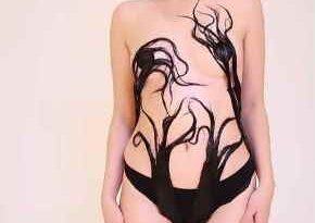 टॉपलेस नजर आ रही हैं Uorfi Javed-  बेशर्मी की सारी हदें कर दी पार