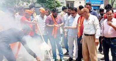Muzaffarnagar News: क्रांति सेना ने फूंका सैंसर बोर्ड का पुतला-फिल्म आदिपुरुष के किया विरोध