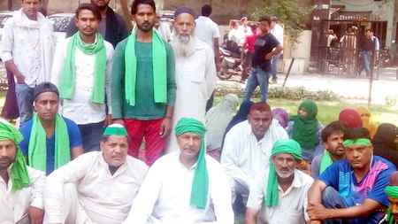 Muzaffarnagar News:  युवक की मौत के मामले मे गिरफ्तारी की मांग को किया प्रदर्शन