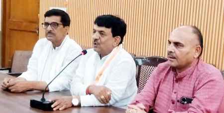 Muzaffarnagar News: मंत्री कपिलदेव ने की सीएम के प्रस्तावित दौरे के लेकर वार्ता, तैयारियों को लेकर किया निरीक्षण