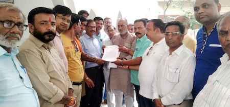 Muzaffarnagar News: तस्मिया टेनरी उद्योग के विरुद्ध दिया जिलाधिकारी को ज्ञापन Muzaffarnagar News: तस्मिया टेनरी उद्योग के विरुद्ध दिया जिलाधिकारी को ज्ञापन