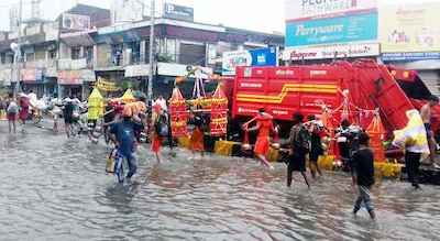 Muzaffarnagar: बारिश भी नहीं रोक पाई कांवडियों के कदम, बारिश ने बढाया नदियों का जल स्तर