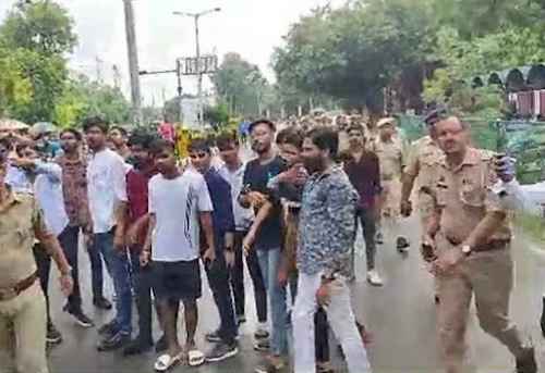 Aligarh News: हिंदू युवक की पिटाई के बाद Amu में टेंशन, अल्लाह हू अकबर व नारे तकबीर के नारे