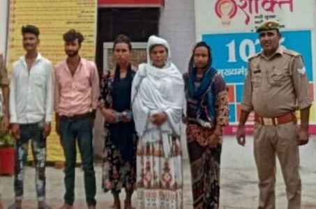 Kasganj: किन्नरों ने पेशाब पिलाया, लूट लिए गए 10 हजार