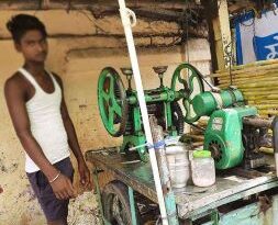 Muzaffarnagar News: गन्ने के रस से गर्मी में मिल रही राहत