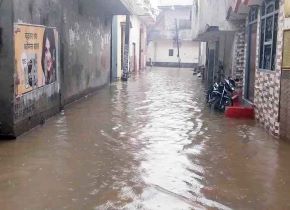 Muzaffarnagar: मूसलाधार बारिश से शहर में हर तरफ भरा पानी