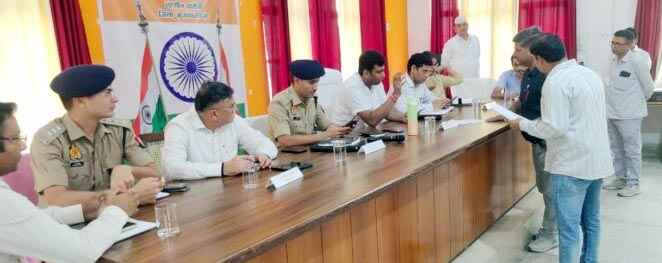 Muzaffarnagar News: खतौली में सम्पूर्ण समाधान दिवस में डीएम ने सुनी जनसमस्याएं Muzaffarnagar News: खतौली में सम्पूर्ण समाधान दिवस में डीएम ने सुनी जनसमस्याएं