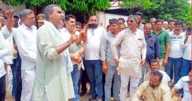 Muzaffarnagar News: प्रॉपर्टी डीलर मंत्री संजीव बालियान से मिले