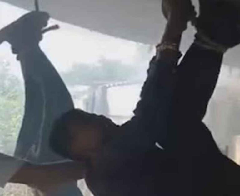 Telangana: बकरी चोरी के शक में दलितों को उल्टा लटकाकर पीटा, संगीन धाराओं में मुकदमा दर्ज, गिरफ्तार Telangana: बकरी चोरी के शक में दलितों को उल्टा लटकाकर पीटा, संगीन धाराओं में मुकदमा दर्ज, गिरफ्तार