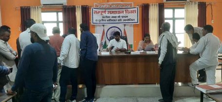 Muzaffarnagar समाधान दिवस में एडीएम प्रशासन ने सुनी समस्याएं Muzaffarnagar समाधान दिवस में एडीएम प्रशासन ने सुनी समस्याएं