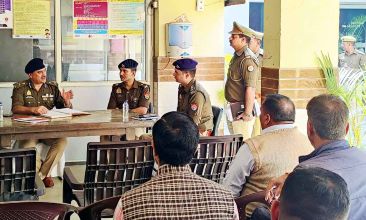 थाना समाधान दिवस में एडीजी व पुलिस अधीक्षक Muzaffarnagar ने सुनी समस्याएं थाना समाधान दिवस में एडीजी व पुलिस अधीक्षक Muzaffarnagar ने सुनी समस्याएं