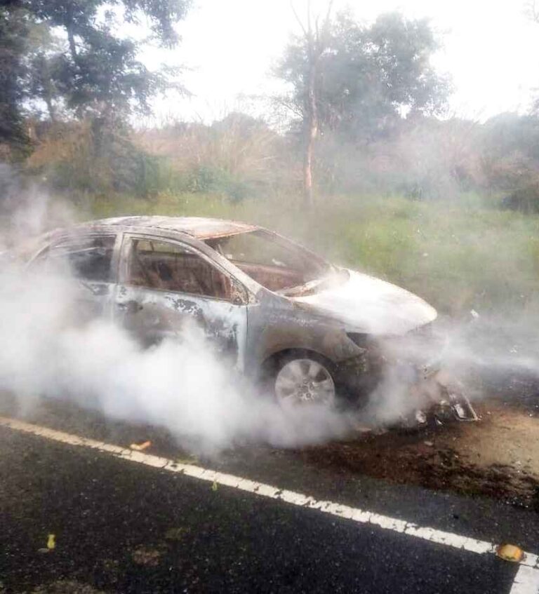 Muzaffarnagar News: कार में आग से मचा हड़कम्प, थाना प्रभारी का सी यू जी नम्बर भी बन्द