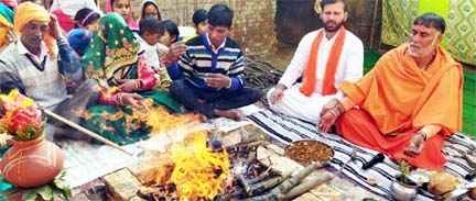 Muzaffarnagar: दधेडू कलां के शिव मन्दिर में शुद्धि यज्ञ का हुआ आयोजन Muzaffarnagar: दधेडू कलां के शिव मन्दिर में शुद्धि यज्ञ का हुआ आयोजन