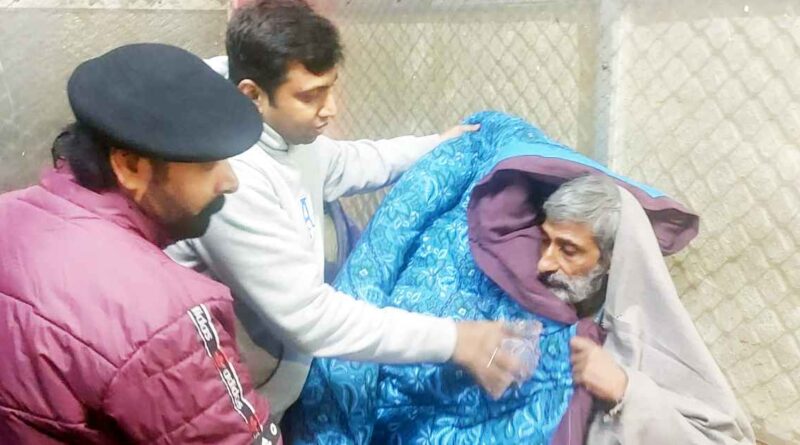 Muzaffarnagar News: जरूरतमंद एवं बेसहारा लोगों को शीत लहर से बचाव हेतु कंबल बांटे