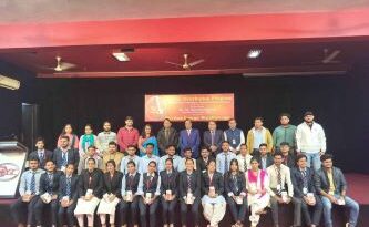 Muzaffarnagar News: उ०प्र० सरकार की योजना के तहत श्रीराम कॉलेज में वितरित किये गये स्मार्टफोन