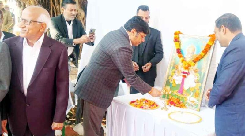 Muzaffarnagar जिला जज ने लोक अदालत का किया दीप प्रज्जवलित करके शुभारंभ