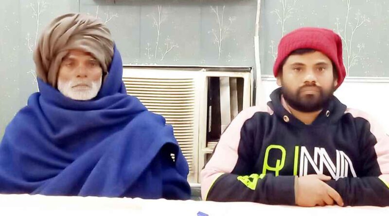 Muzaffarnagar: पीडित पिता-पुत्र ने लगाई गुहार