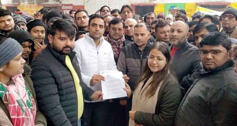 Muzaffarnagar News: उच्च न्यायालय की पीठ की स्थापना के संबंध में अधिक्ताओं ने सौंपा ज्ञापन