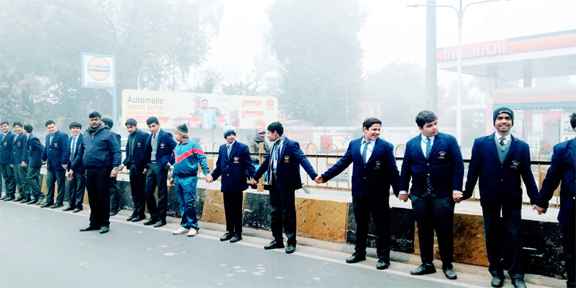 Muzaffarnagar News:  मानव श्रृंखला बनाकर चलाया जन जागरूकता अभियान