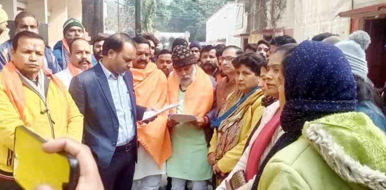 Muzaffarnagar News: हरियाणा में बिट्टू बजरंगी के भाई महेश पांचाल की निर्मम हत्या के विरोध में दिया ज्ञापन