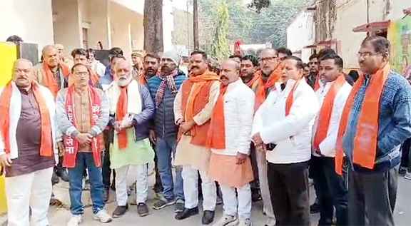 Muzaffarnagar News: हिट एंड रन कानून को वापस लेने की मांग को दिया ज्ञापन Muzaffarnagar News: हिट एंड रन कानून को वापस लेने की मांग को दिया ज्ञापन