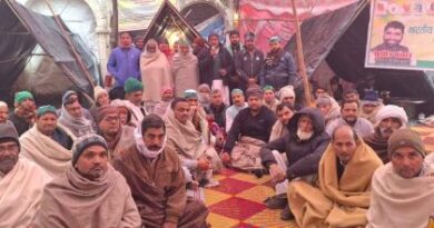 Muzaffarnagar डीएम कार्यालय पर किसानों ने बांटा हलवा, प्रदेशव्यापी आंदोलन करने की रणनीति