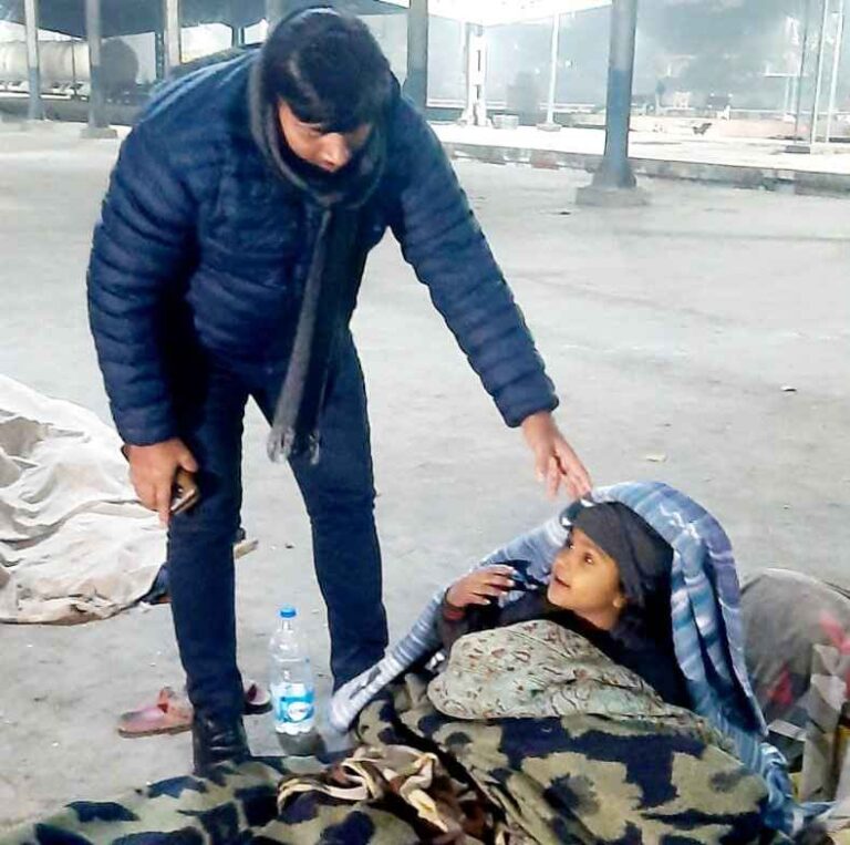 Muzaffarnagar: उत्तर भारत में शीतलहर का कहर, कंबल वितरण एवं रैन बसेरों का निरीक्षण किया