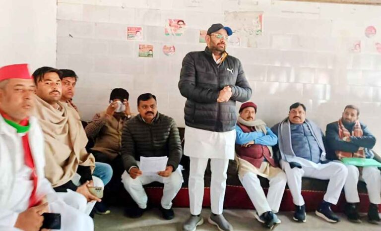 Muzaffarnagar चुनाव की क्षेत्रों में कमान संभाले सपा कार्यकर्ता-पंकज मलिक
