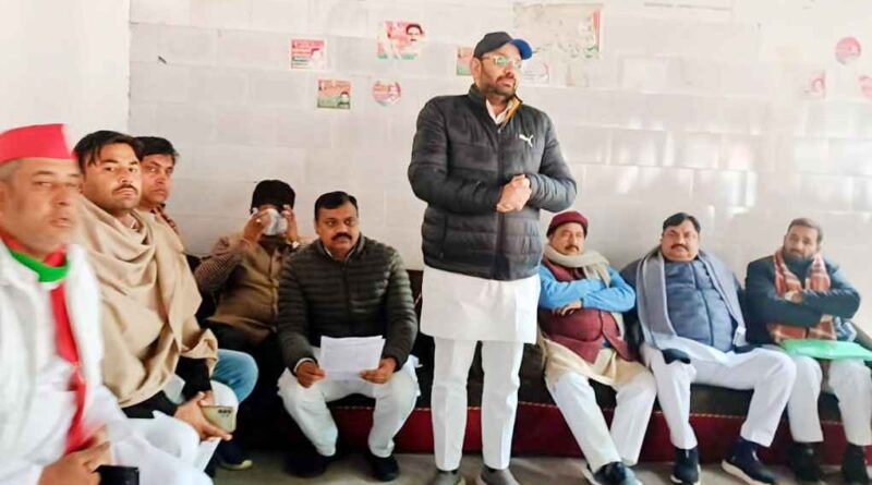 Muzaffarnagar चुनाव की क्षेत्रों में कमान संभाले सपा कार्यकर्ता-पंकज मलिक