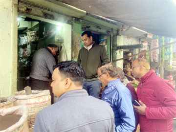 Muzaffarnagar: चला चाबुक, मिलावटखोरों से वसूला ३२२०००.०० का अर्थदण्ड Muzaffarnagar: चला चाबुक, मिलावटखोरों से वसूला ३२२०००.०० का अर्थदण्ड