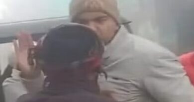 Agra पुलिसकर्मी ने दिया धक्का, फिर जड़े थप्पड़, वीडियो वायरल