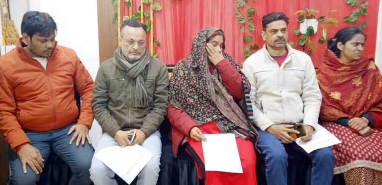 Muzaffarnagar: पुत्र निखिल तिवारी के हत्यारोपी की गिरफ्तारी की मांग