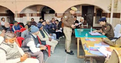 चरथावल थाना समाधान दिवस पर चरथावल में Muzaffarnagar एसपी सिटी ने सुनी समस्याएं