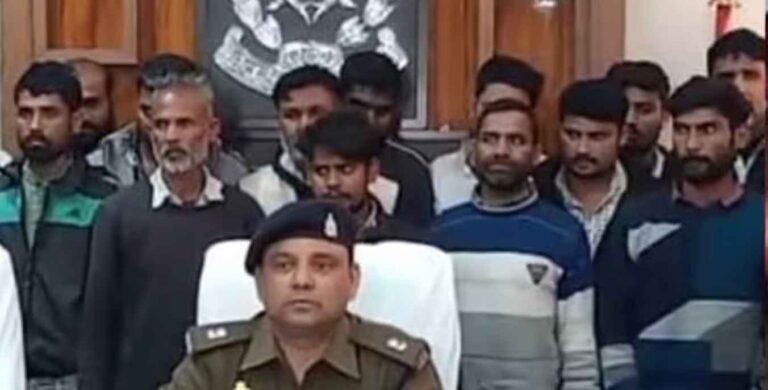 Ayodhya: 16 बदमाश गिरफ्तार, सोने की चैन की छिनैती के मामले का खुलासा Ayodhya: 16 बदमाश गिरफ्तार, सोने की चैन की छिनैती के मामले का खुलासा