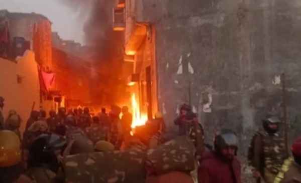 Haldwani Violence:  राज्य मशीनरी को हतोत्साहित करने के लिए जमकर किया गया पथराव, कानून हाथ में लेने वालो पर लगेगी रासुका- Cm