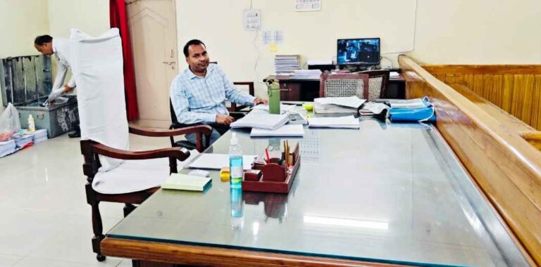 Muzaffarnagar News: चुनाव नामांकन के दूसरे दिन 11 ने खरीदे नामांकन पत्र