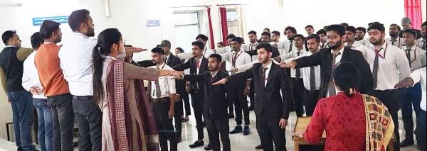 Muzaffarnagar News: मतदाता शपथ ग्रहण कार्यक्रम का आयोजन किया Muzaffarnagar News: मतदाता शपथ ग्रहण कार्यक्रम का आयोजन किया