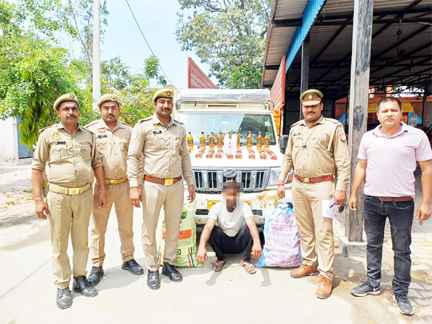 Muzaffarnagar News-चुनाव के मद्देनजर चले चैकिंग अभियान में अवैध शराब की जब्त