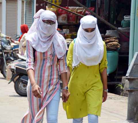 Muzaffarnagar News: तेज धूप निकलने से मौसम रहा गर्म