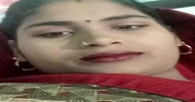 Hathras: दहेज की मांग पूरी नहीं होने पर पंखे से लटका मिला विवाहिता वर्षा का शव