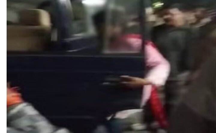 Kasganj: पति को धोखा देकर होटल के कमरे में युवकों के साथ थी महिला चिकित्सक, पहुंच गया पति