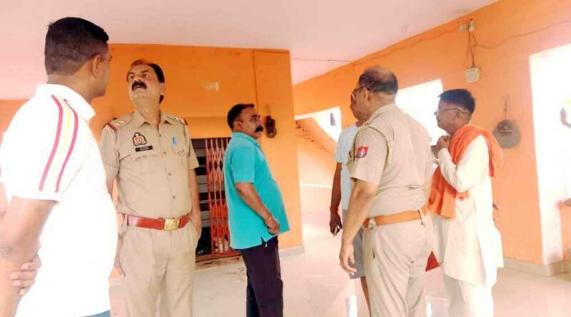 Muzaffarnagar News: खून के छींटे मंदिर में मिलने से आक्रोश