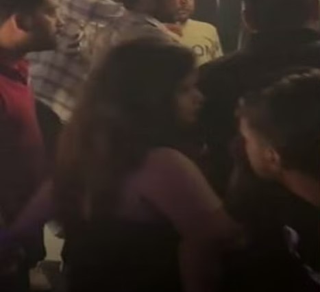 Agra: रूसी लड़की के साथ डांस के लिए युवक स्टेज पर, नाइट क्लब के तीन बाउंसर्स और मैनेजर गिरफ्तार