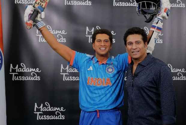 अपनी मोम की प्रतिमा का अनावरण किया Sachin Tendulkar ने