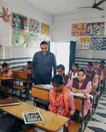 खतौली/Muzaffarnagar: खंड शिक्षा अधिकारी ने किया परिषदीय विद्यालयों का निरीक्षण