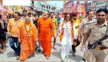 हिंदू संगठनों ने कावड़ लेकर Muzaffarnagar पहुंची डॉक्टर उदिता त्यागी का शिव चौक पर किया जोरदार स्वागत